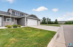 9309 W Ark Pl, Sioux Falls, SD 57106