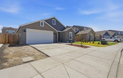 530 Baylor Drive, Lemoore, CA 93245