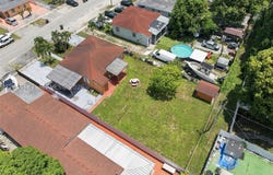 636 E 48th St, Hialeah, FL 33013