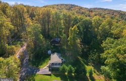 385 FREEZE Road, LINDEN, VA 22642