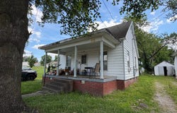 222 S 5th Street, Albion, IL 62806