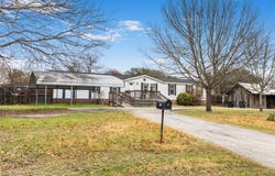 1005 Baumgarten St, Schulenburg, TX 78956