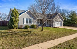 1202 Edgeview Drive, Mahomet, IL 61853