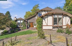 945 Stow Ln, Lafayette, CA 94549
