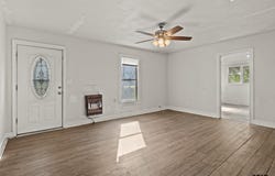103 McLean Street, Omaha, TX 75571