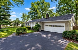 201 Oakridge, Liverpool, NY 13088