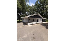 1705 S College Street, Trenton, TN 38382