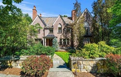 67 Hyslop Rd, Brookline, MA 02445