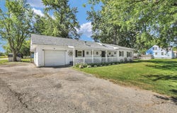 446 CHESTNUT Street E, Paxton, IL 60957