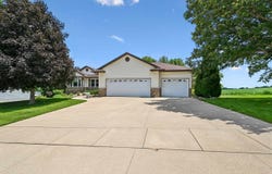 452 Sunset Drive, Fairfax, IA 52228