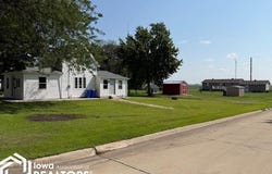 585 6Th Avenue SE, Britt, IA 50423