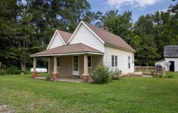 435 E 2nd Ave, Weatherby, MO 64497