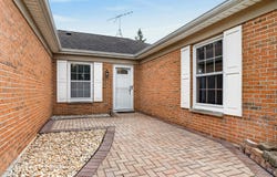 650 Wainsford Drive, Hoffman Estates, IL 60169