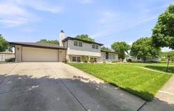 7804 Florence Avenue, Darien, IL 60561