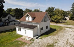 104 N Poplar Street, Farina, IL 62838