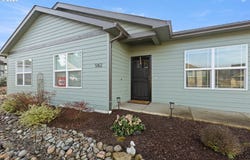 582 FAIRWAY ESTATES Dr, Sutherlin, OR 97479