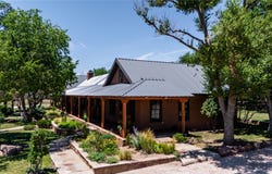 16 Dead Horse Ranch Road, NM 87569