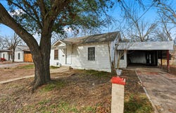 803 E 14th Street, Bonham, TX 75418