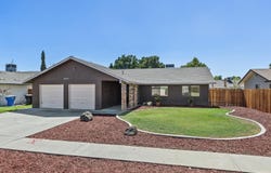 1065 Ross Way, Hanford, CA 93230