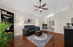 1015 E Yager Ln, Austin, TX 78753