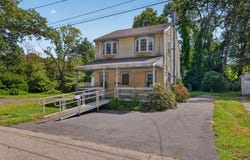 17 W Cedar Rd, Norfolk, MA 02056