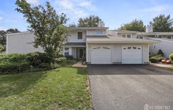 25 Sandpiper Drive, Parlin, NJ 08859