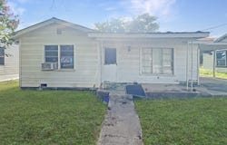 1008 Avenue T, Hondo, TX 78861