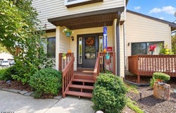 1 Sparrow Cir, Hampton Twp., NJ 07860-1494