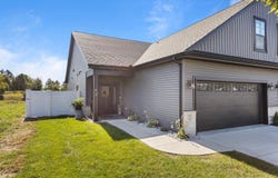 7 Prairie Trail, Monticello, IL 61856