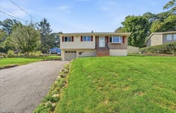 2 Crescent Rd, Hopatcong Boro, NJ 07843-1556