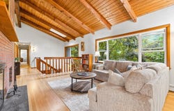 10 Lowell Dr, Stow, MA 01775