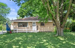 6830 W Plainfield Ave, Greenfield, WI 53220