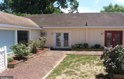 6 DELAWARE Avenue, DELMAR, DE 19940