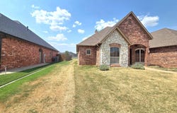4614 Daybreak Ln, Enid, OK 73703