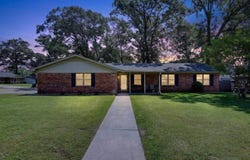 1306 Greenbriar Dr, Longview, TX 75604