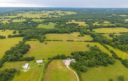 13 State Highway 32, Stockton, MO 65785