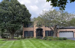 701 Fairway View Drive, Algonquin, IL 60102