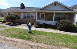 118 Central Ave, Hinton, WV 25951
