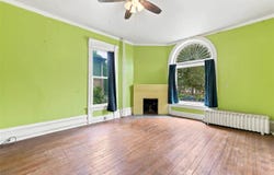 935 E College St, IowaCity, IA 52240