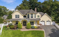 15 Chapel Pl, Wayne Twp., NJ 07470-2701