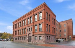 19 Market St, Paterson City, NJ 07501-1741