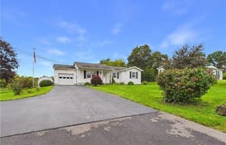 107 Reeves Rd, Henrietta, NY 14467