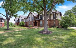 917 Claytonbrook Drive, Ballwin, MO 63011