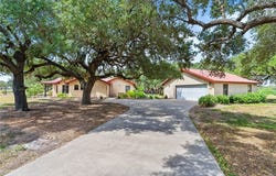 555 Silver Creek, Sinton, TX 78387