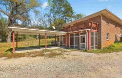 305 Wells St., Darlington, SC 29532