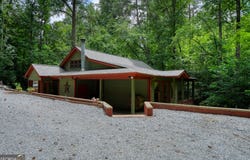 31 Creekside Lane, Clayton, GA 30525