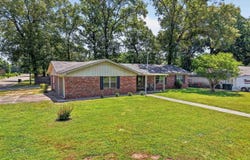 1306 Greenbriar Dr, Longview, TX 75604
