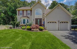 45 Woodruff Drive, Matawan, NJ 07747