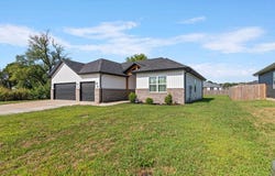 733 N Dean Lane, Republic, MO 65738