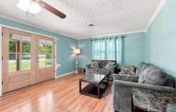 1211 Woodmont Dr, Tuscumbia, AL 35674